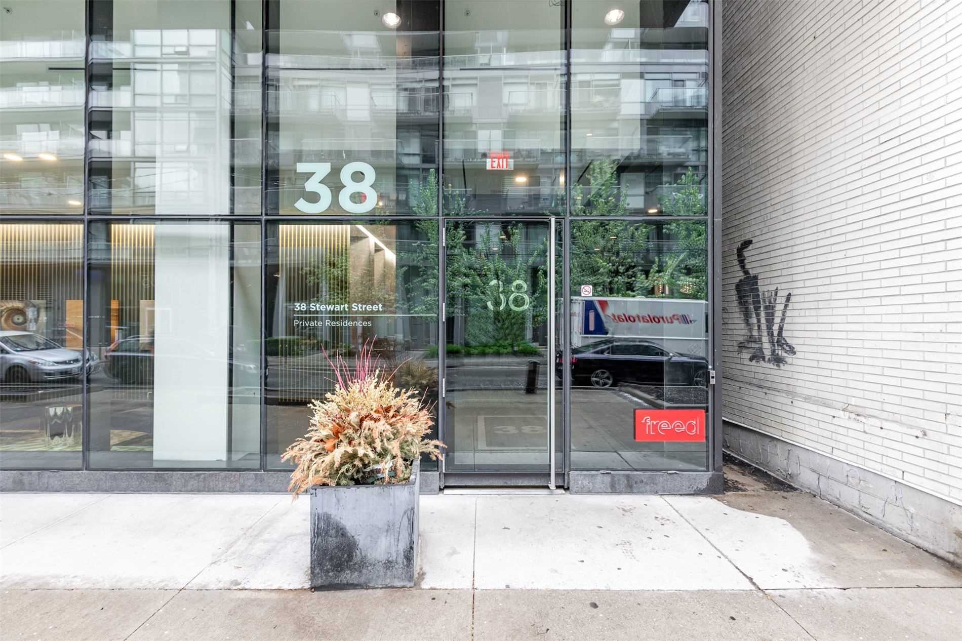 38 Stewart St, #808