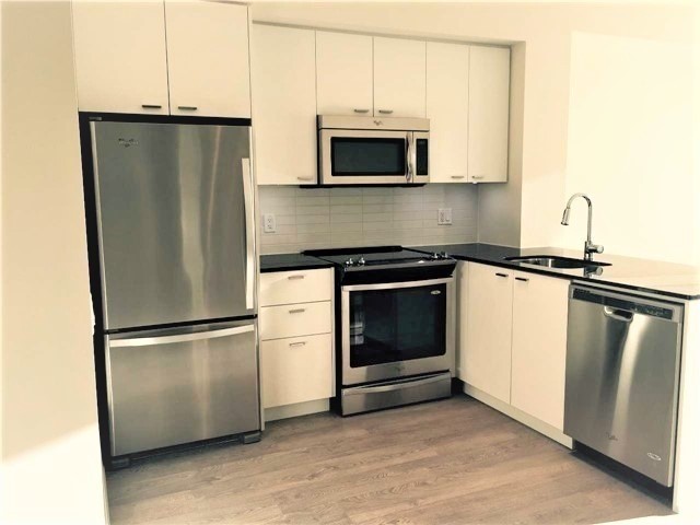 30 Roehampton Ave, #413