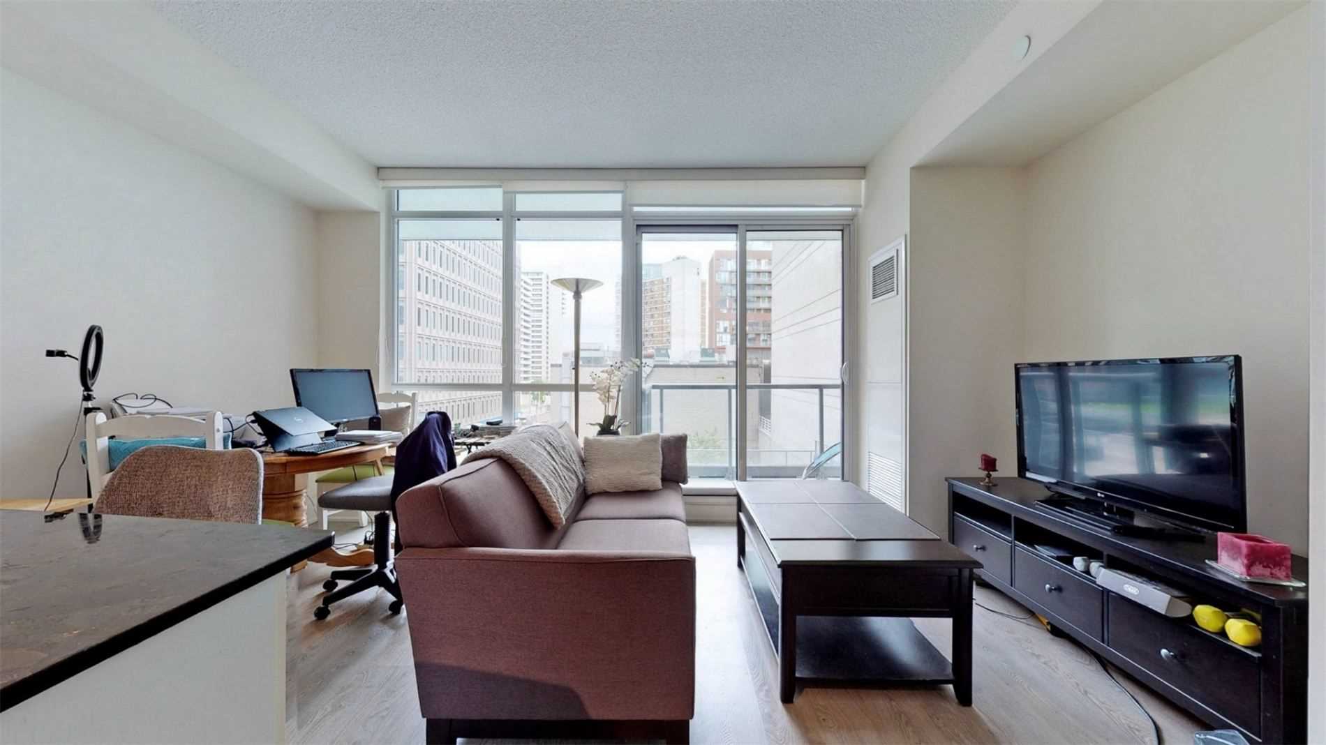 30 Roehampton Ave, #413