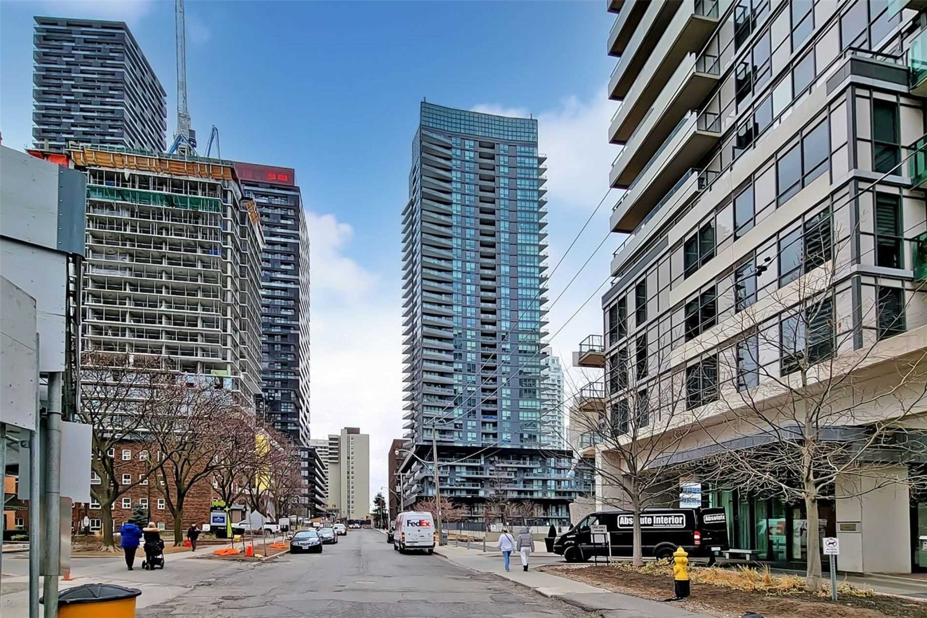 30 Roehampton Ave, #413