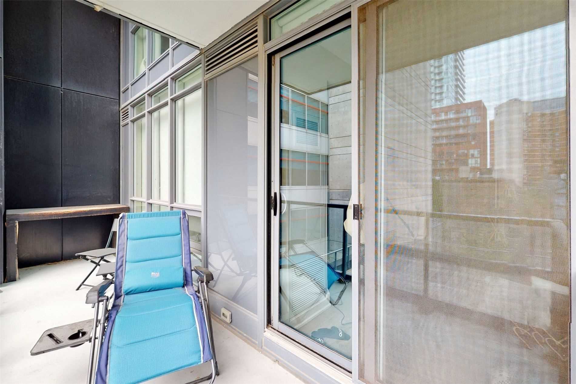 30 Roehampton Ave, #413