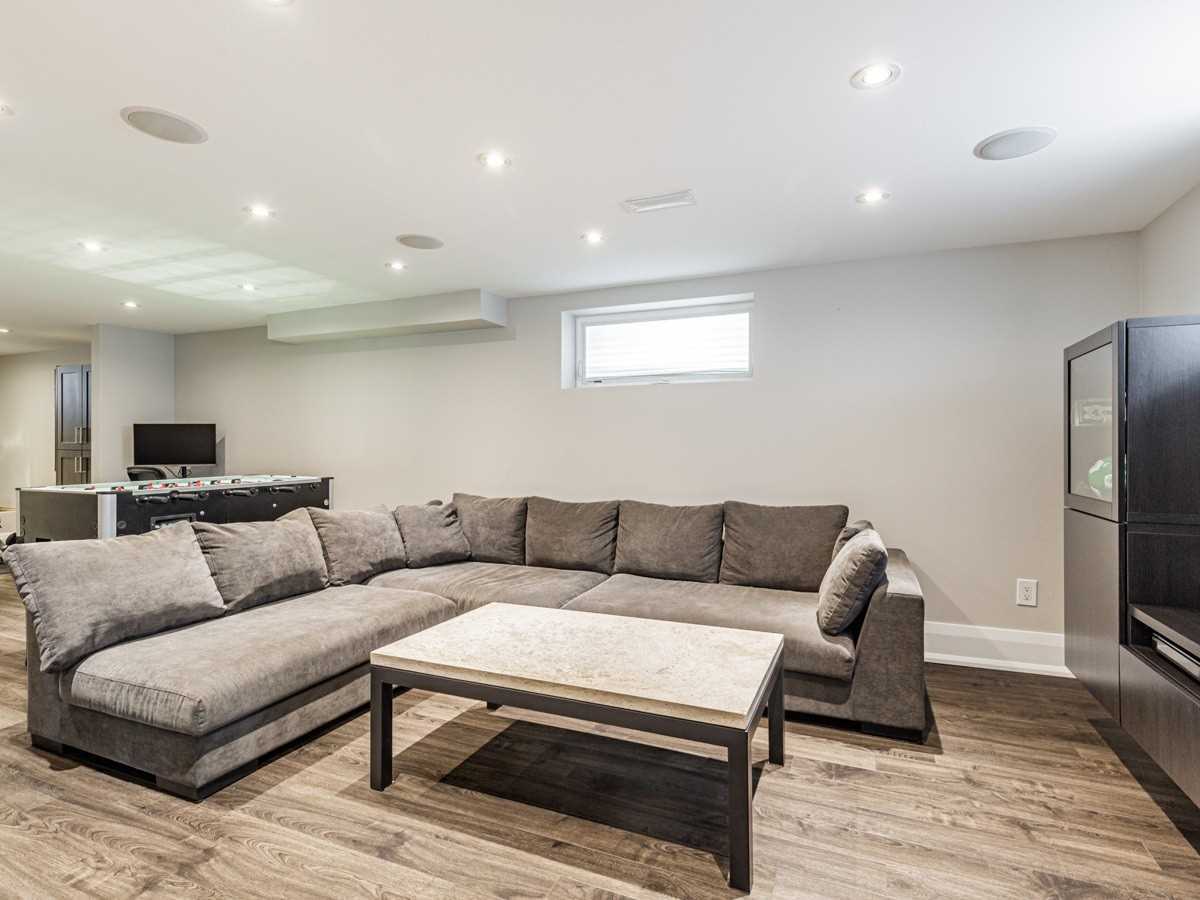 8 Dunsmore Gdns