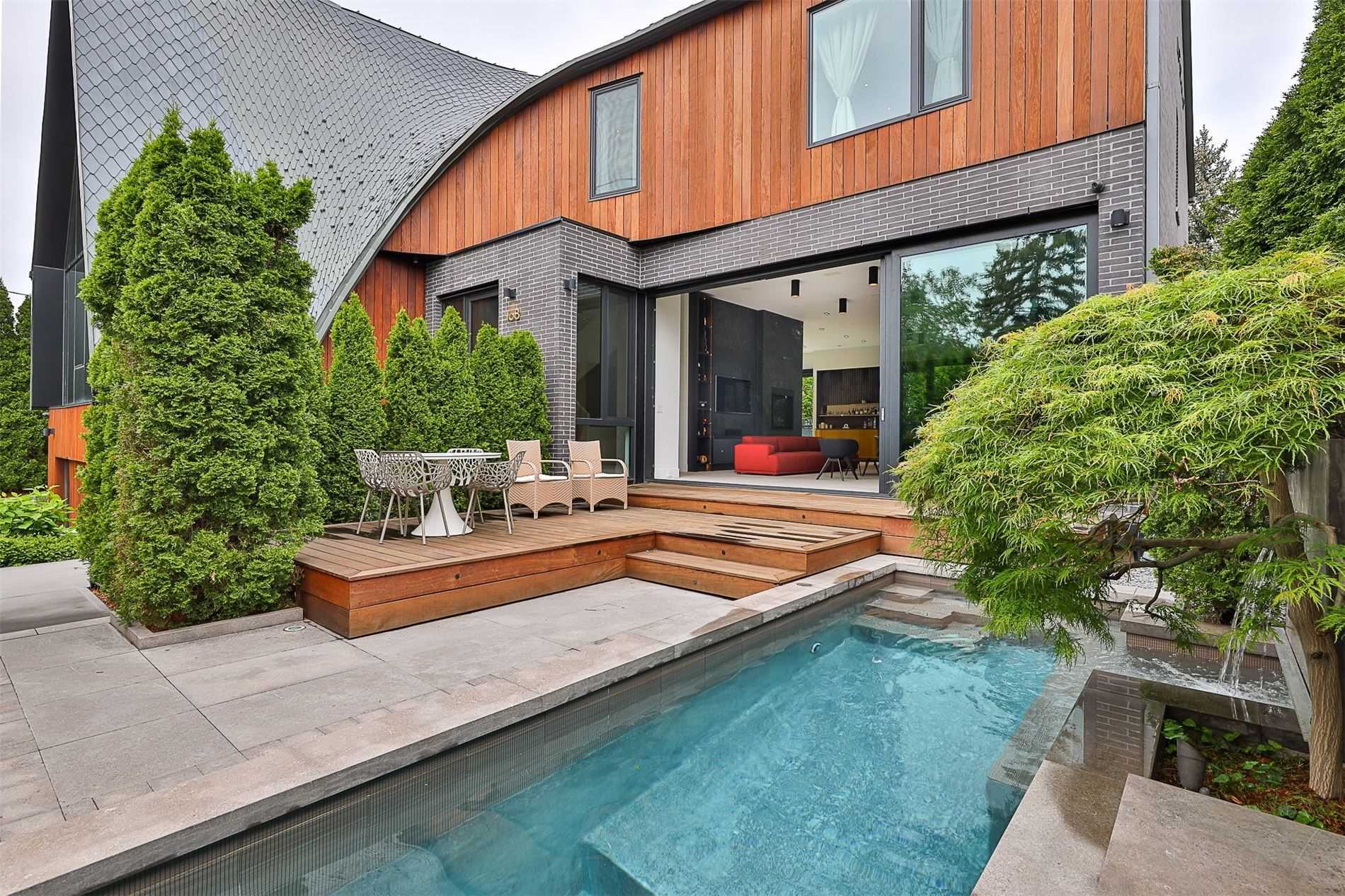 108 Stratford Cres