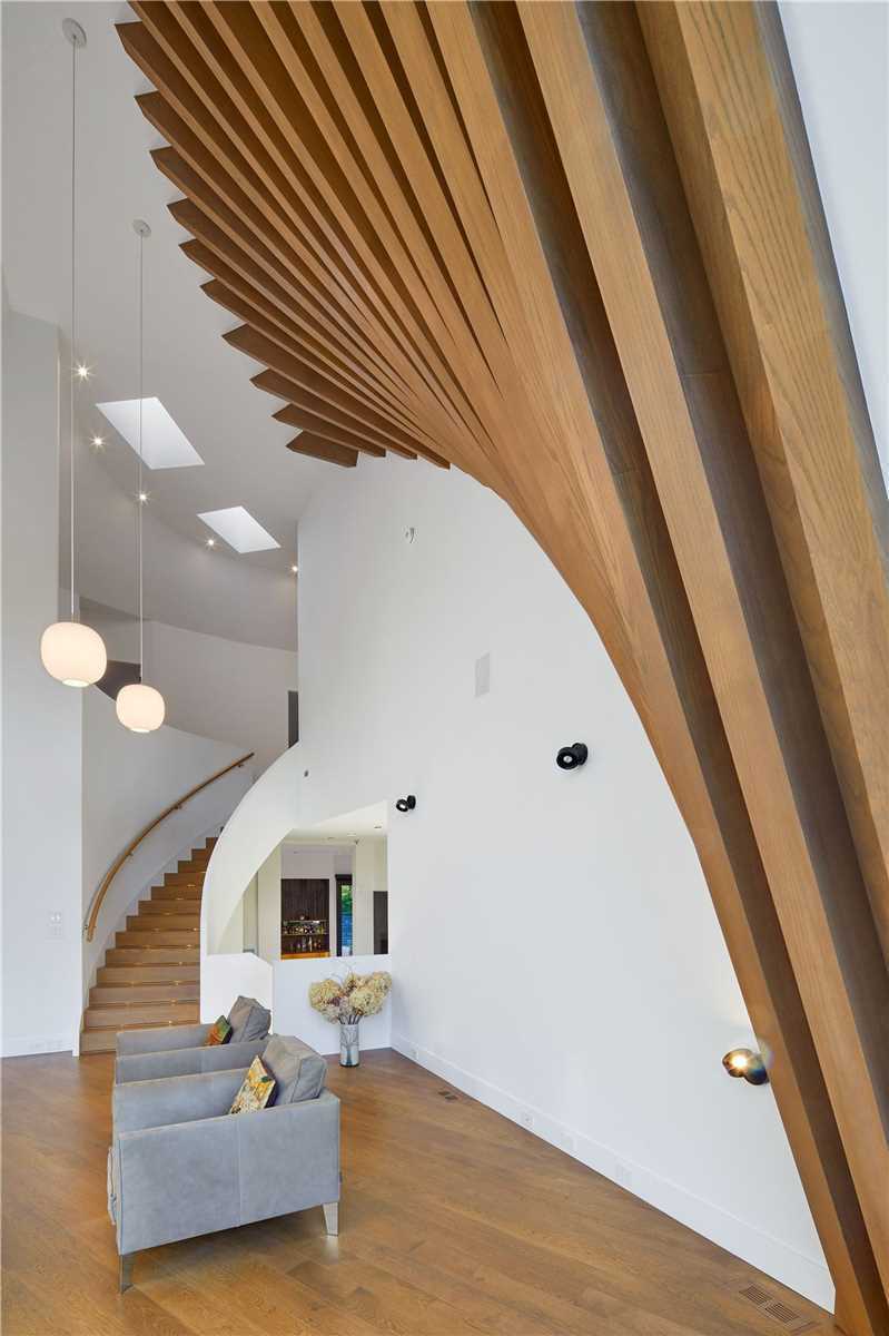108 Stratford Cres
