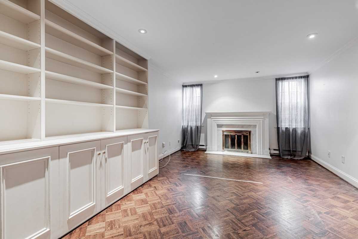 33 Hawarden Cres