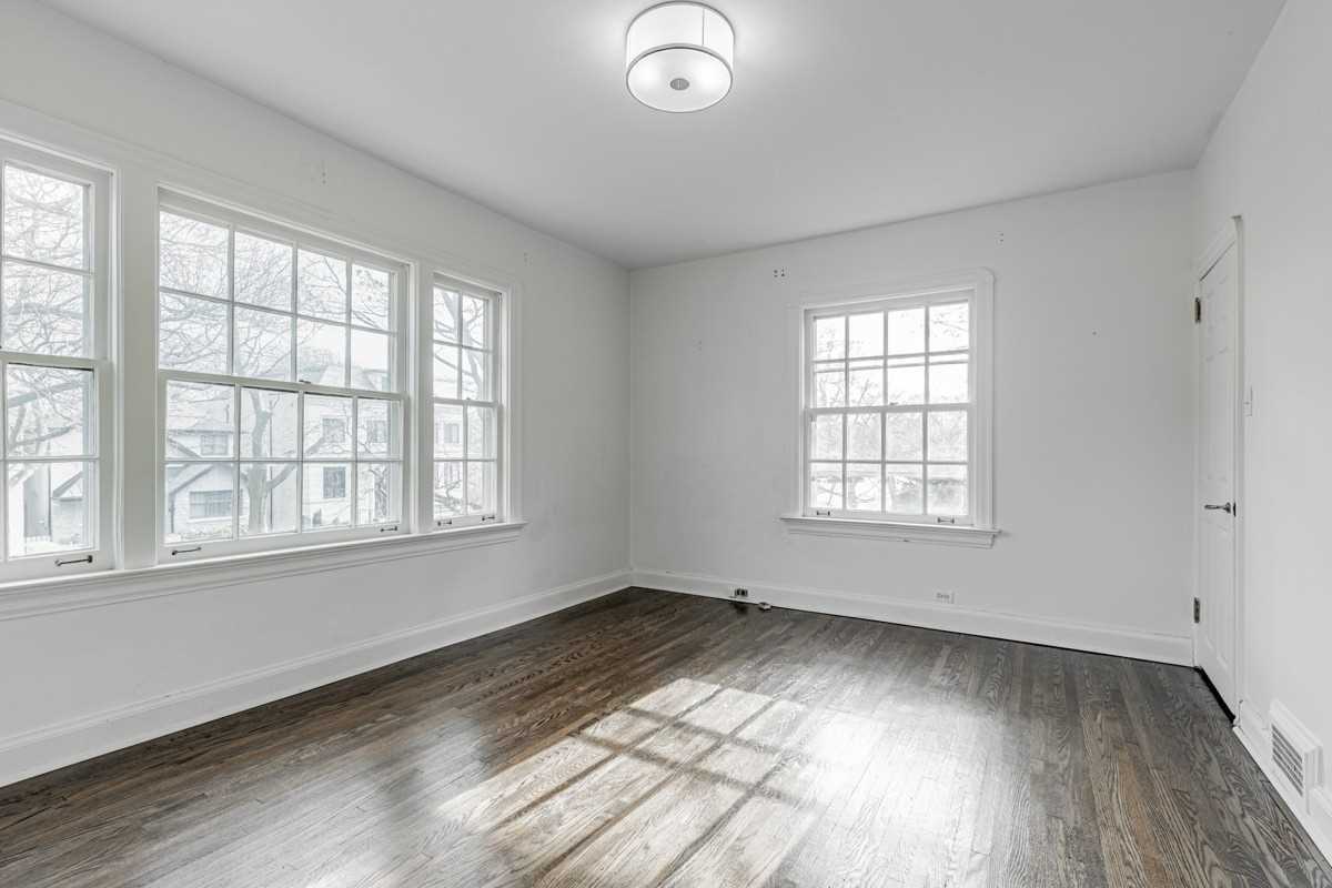 33 Hawarden Cres