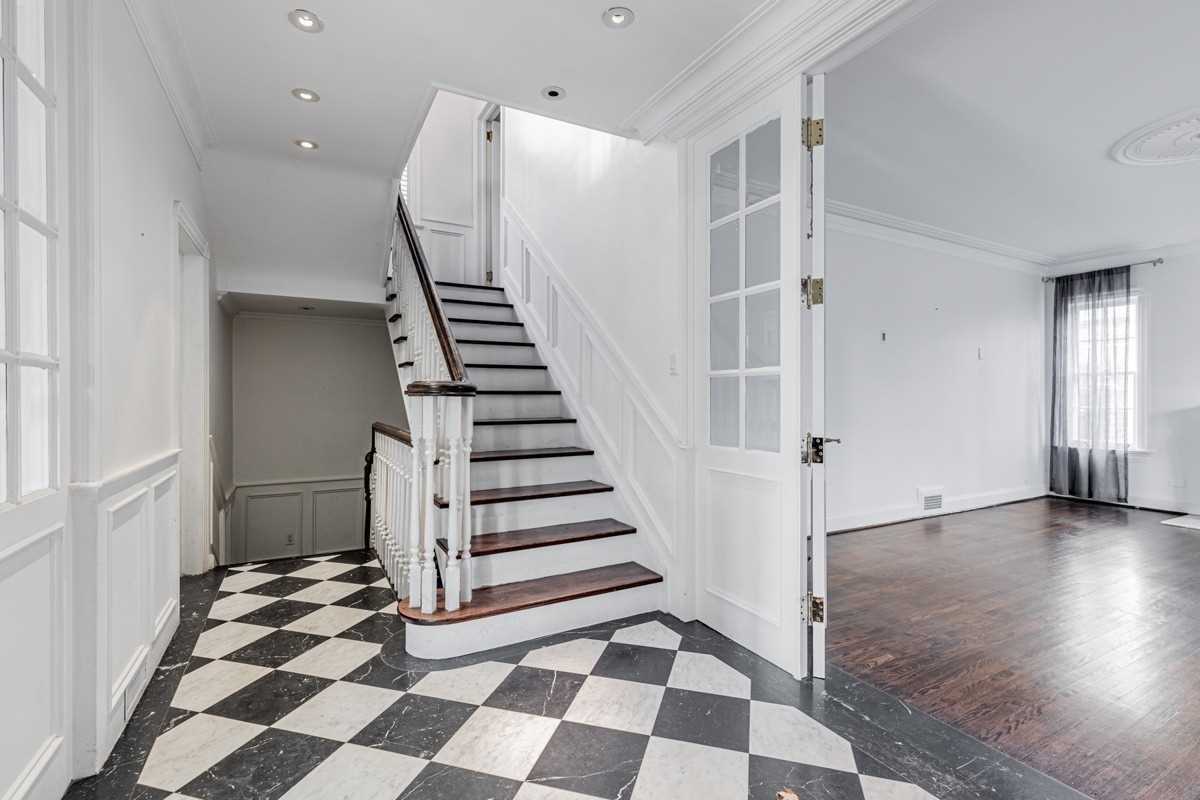 33 Hawarden Cres