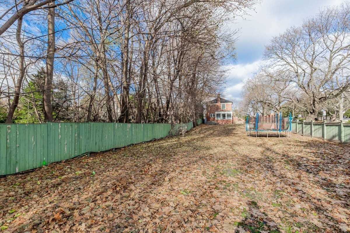 33 Hawarden Cres