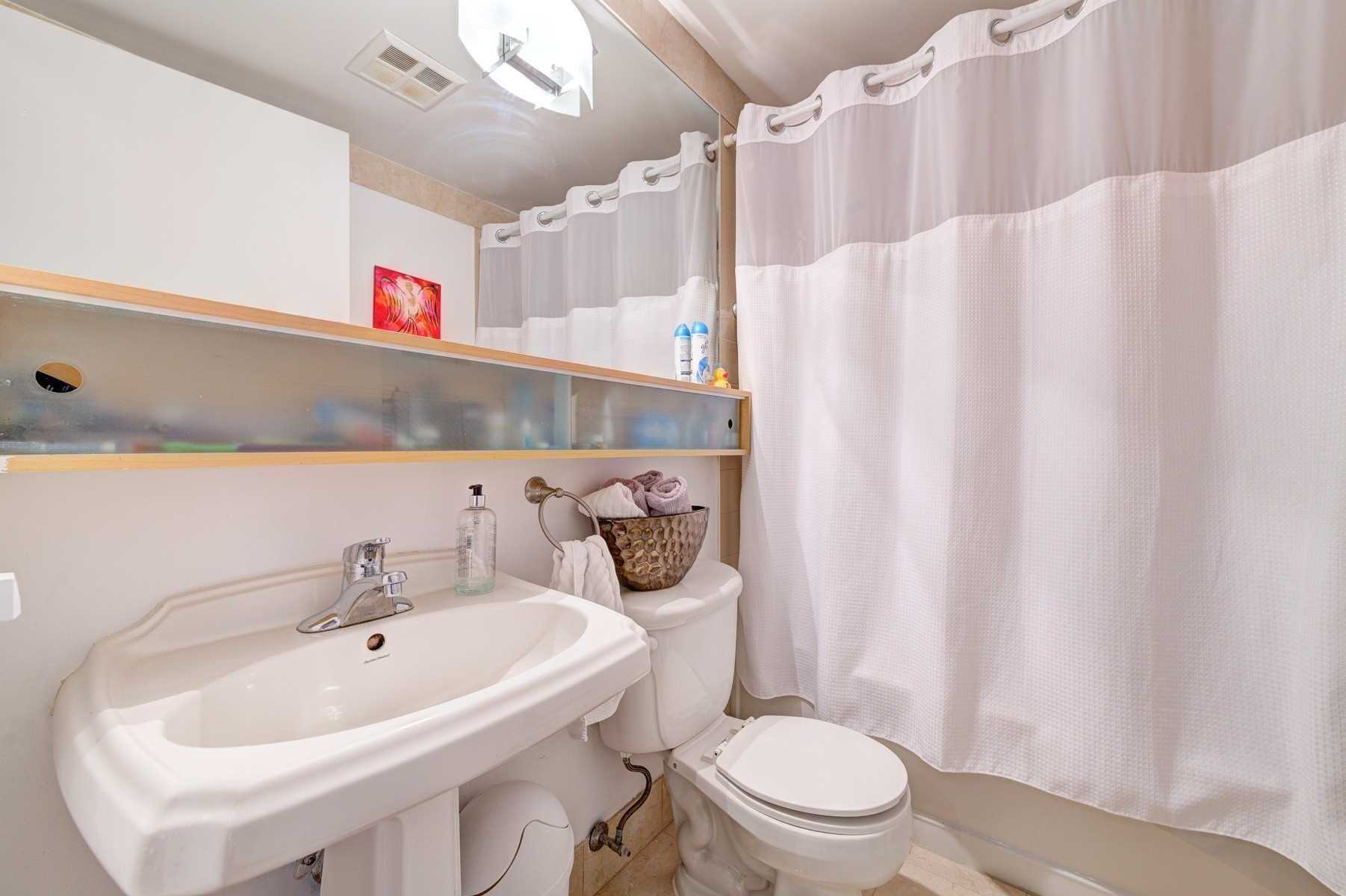 85 Bloor St E, #903