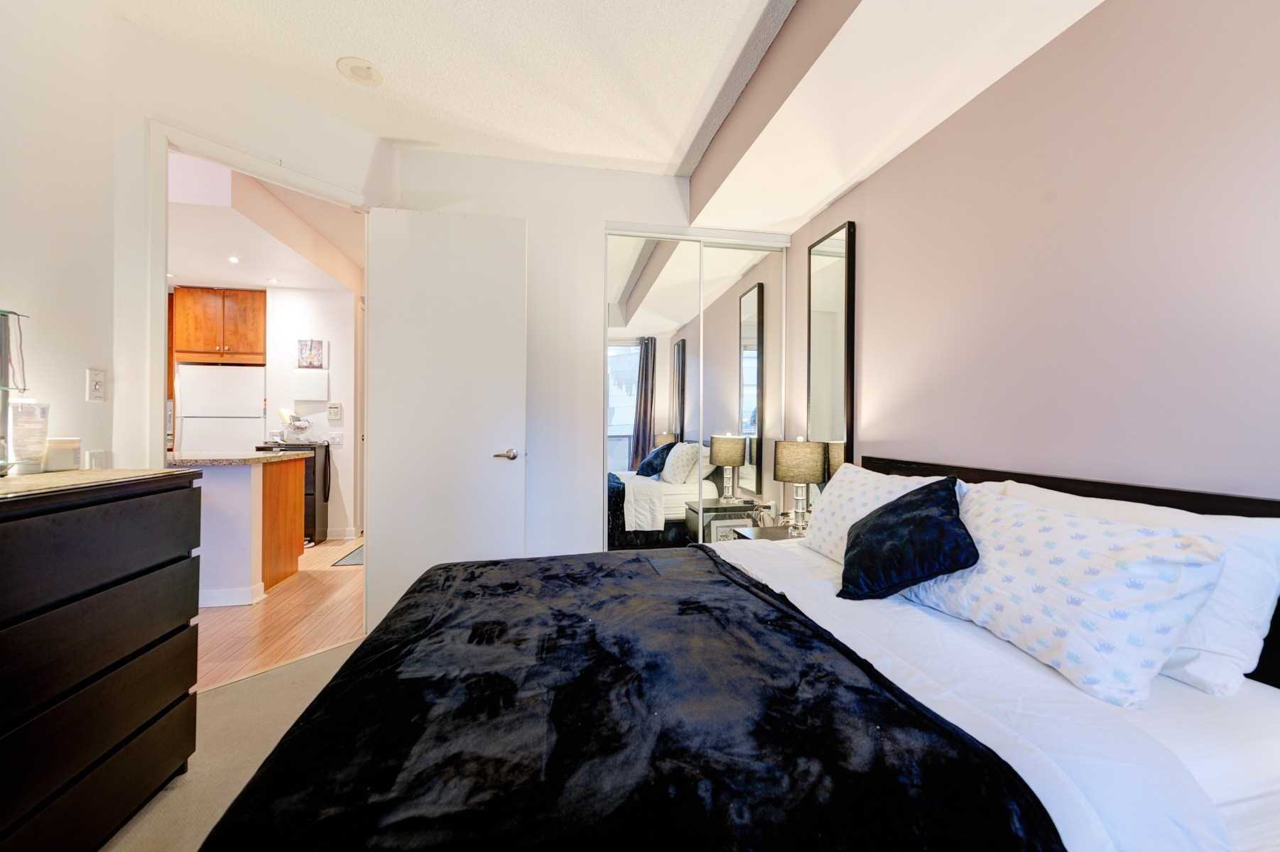 85 Bloor St E, #903