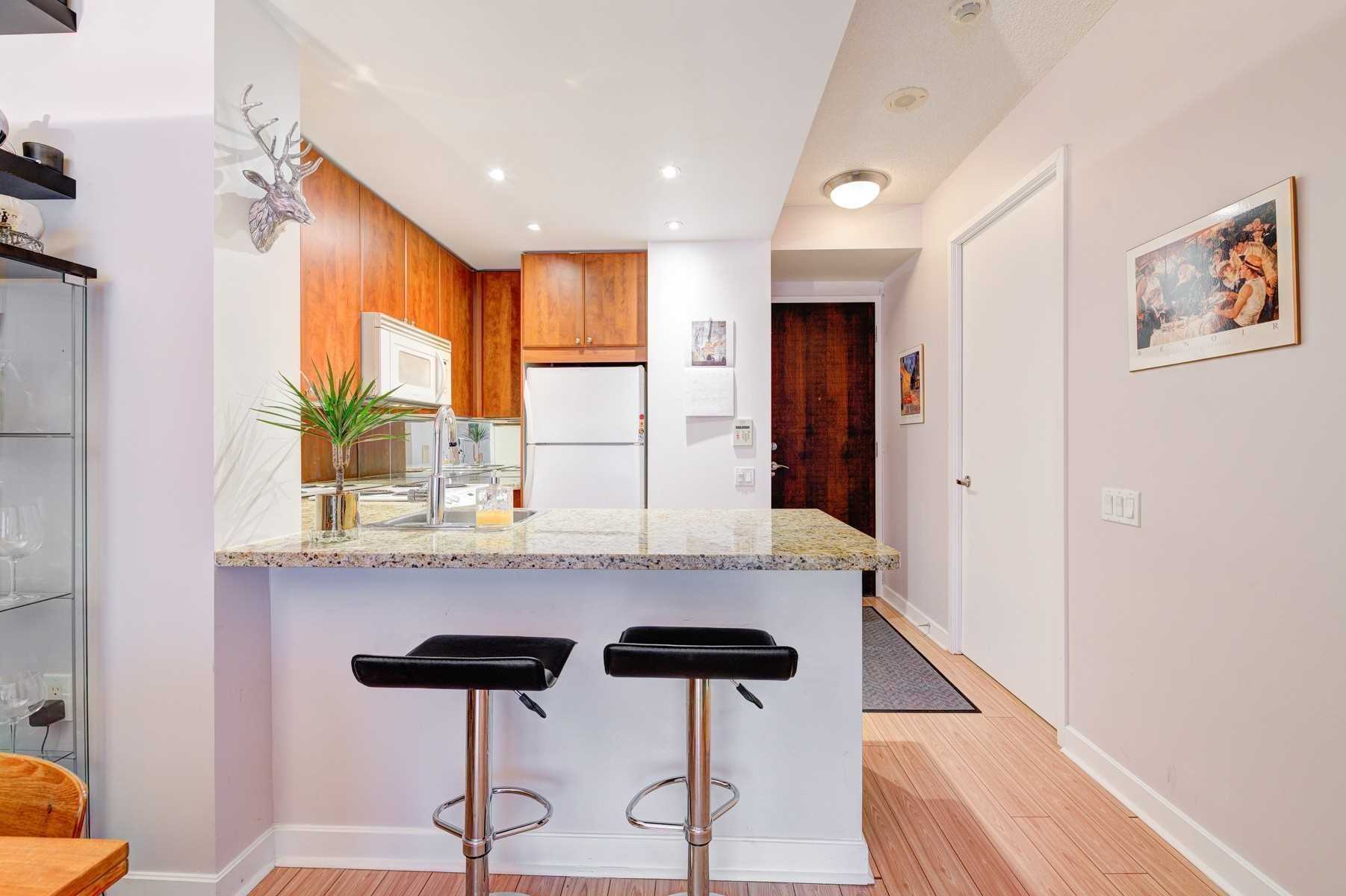 85 Bloor St E, #903