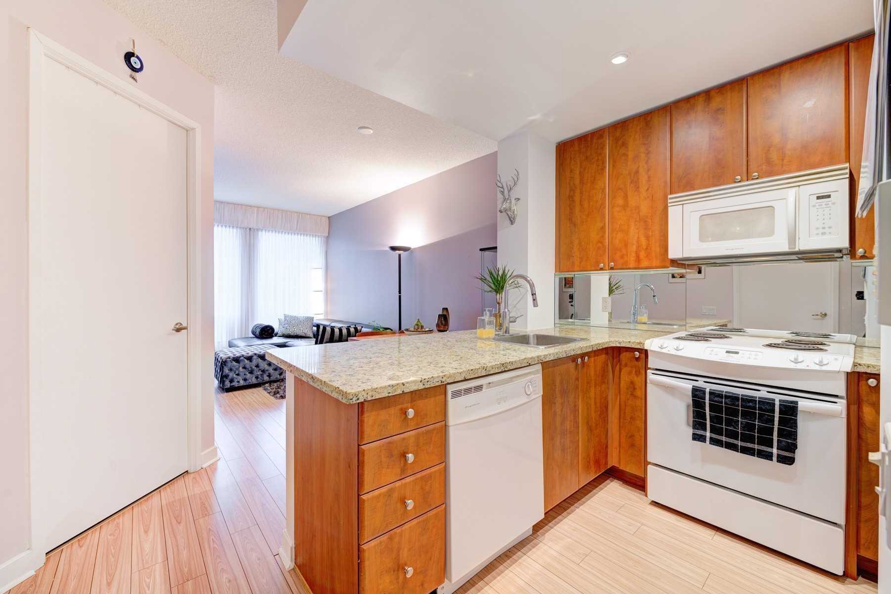 85 Bloor St E, #903