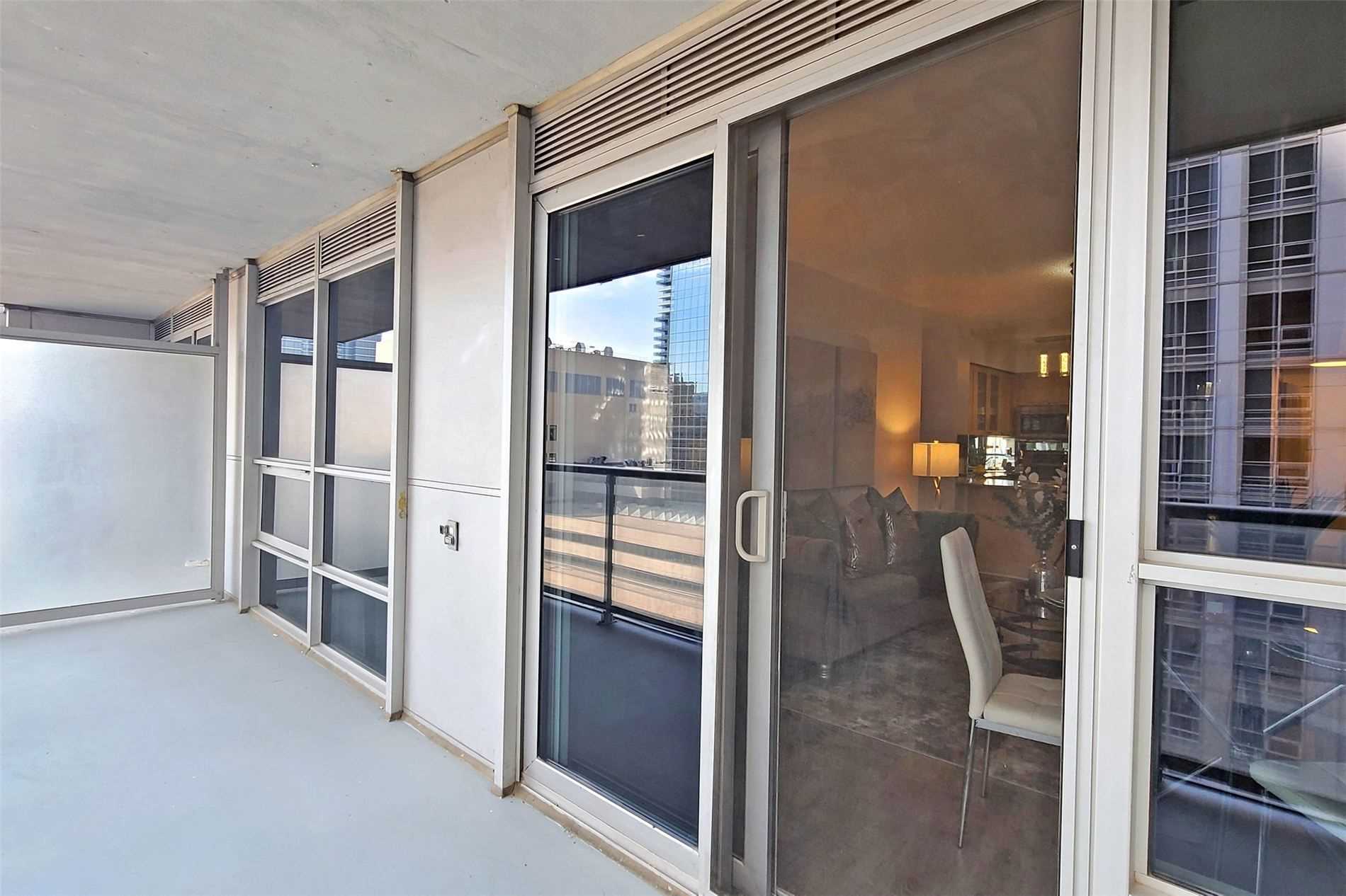 761 Bay St, #1414