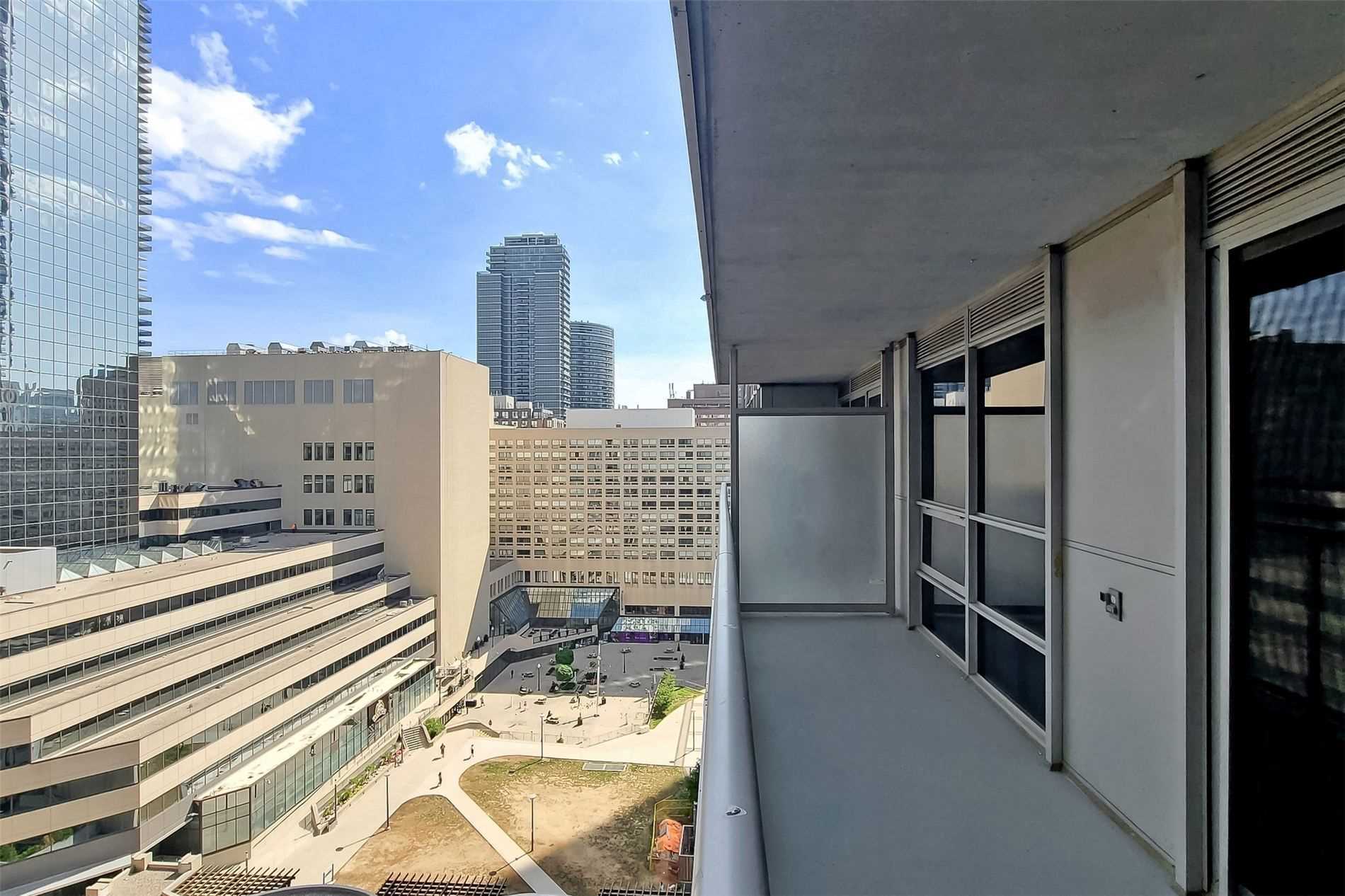 761 Bay St, #1414