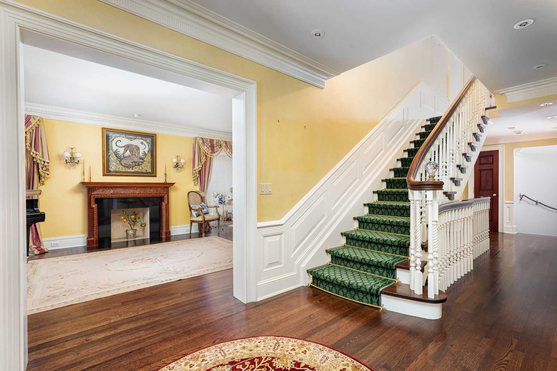 11 Dewbourne Ave