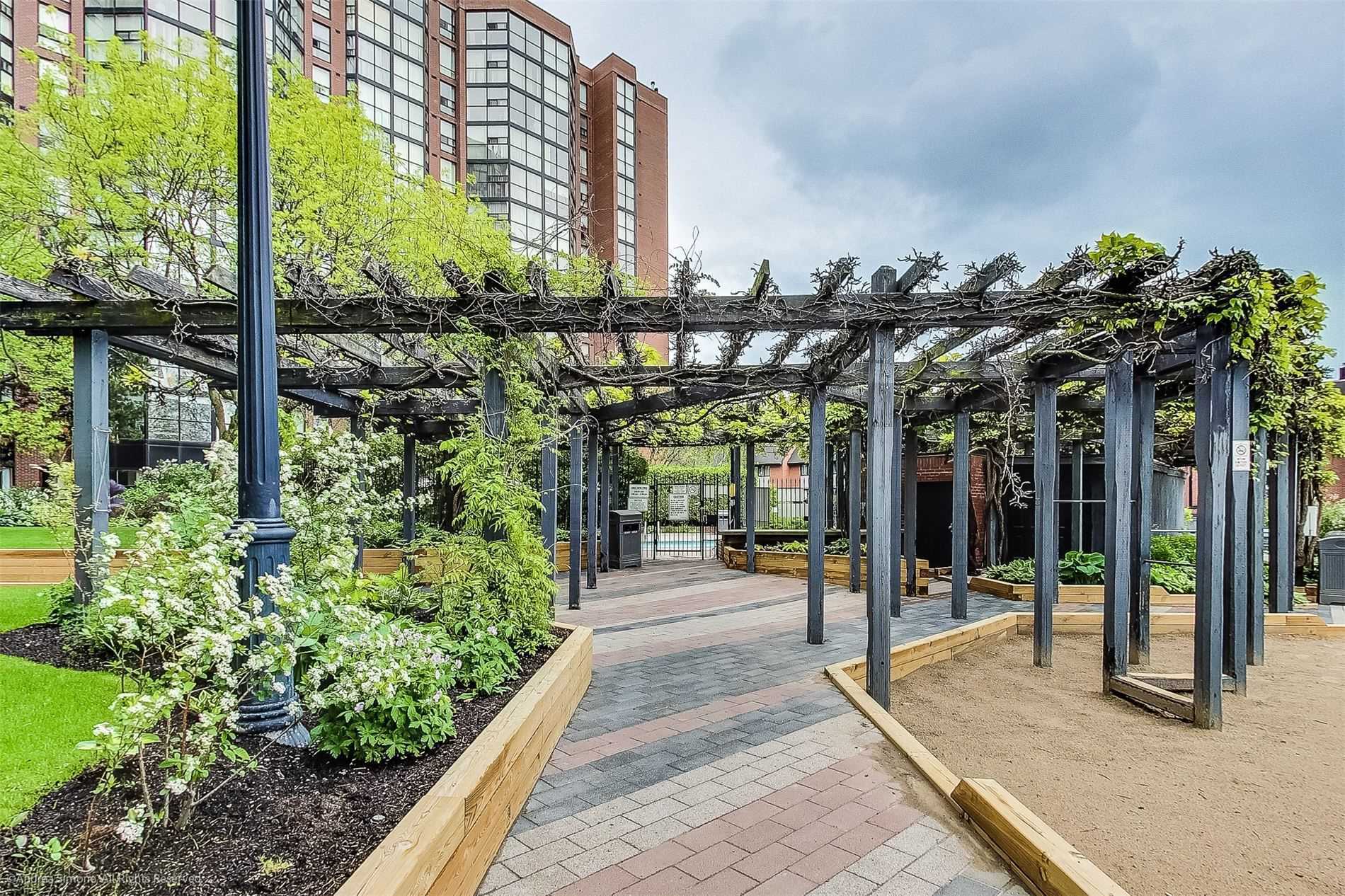 705 King St W, #805