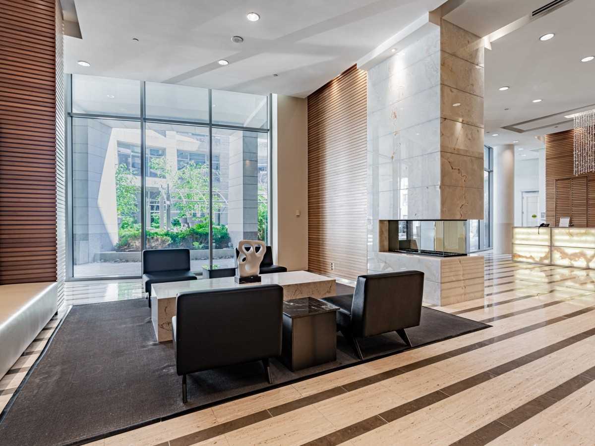 2191 Yonge St, #3810