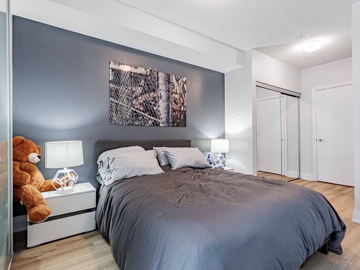 2191 Yonge St, #3810