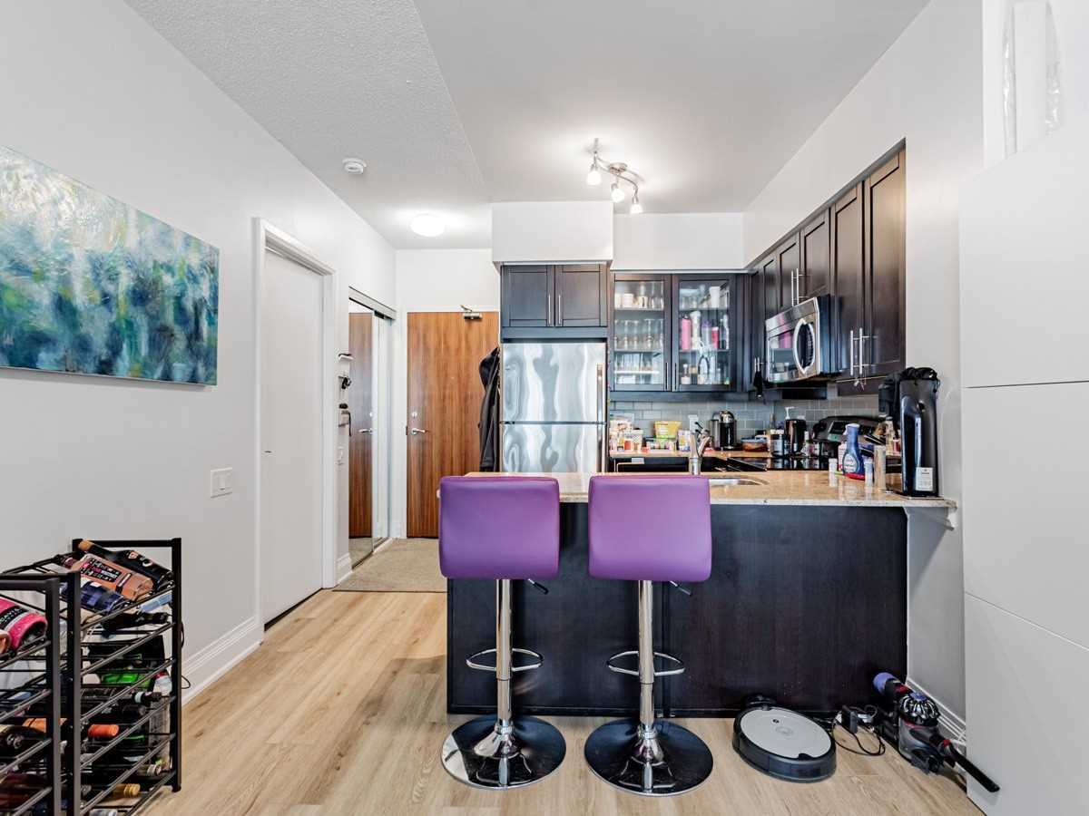 2191 Yonge St, #3810