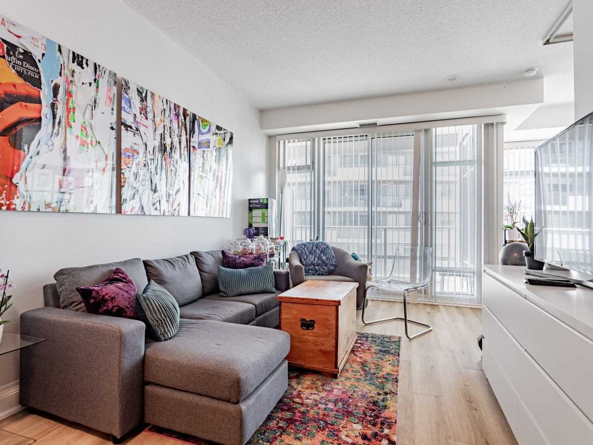 2191 Yonge St, #3810