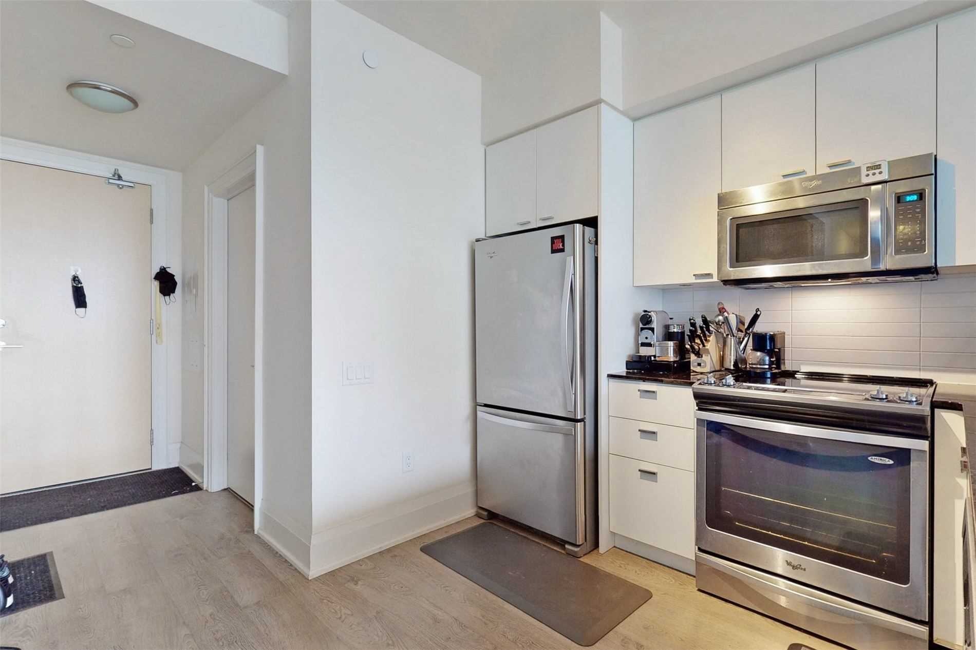 30 Roehampton Ave, #413