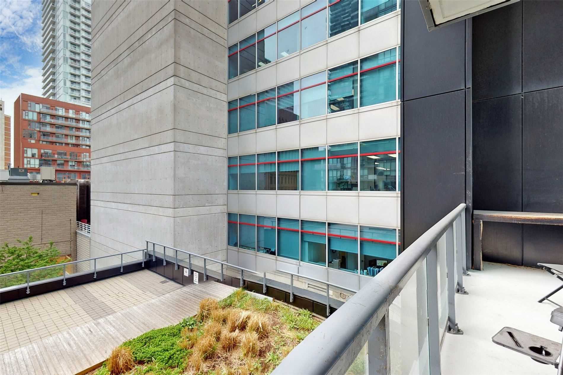30 Roehampton Ave, #413
