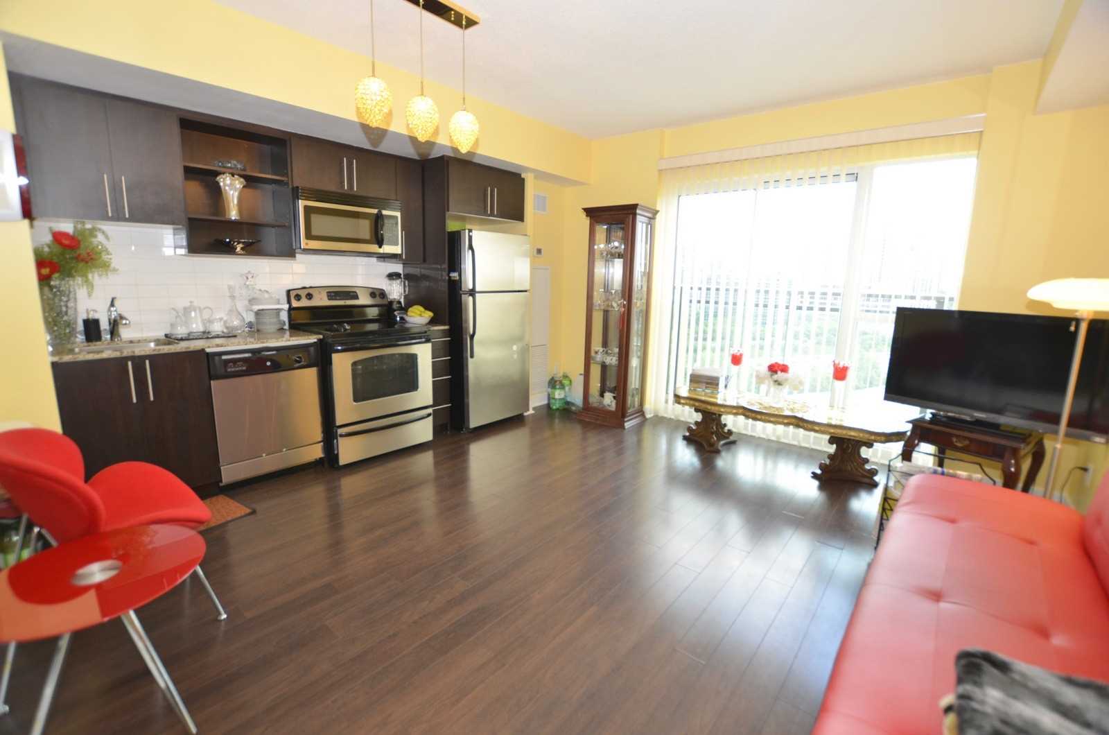 120 Dallimore Circ, #817