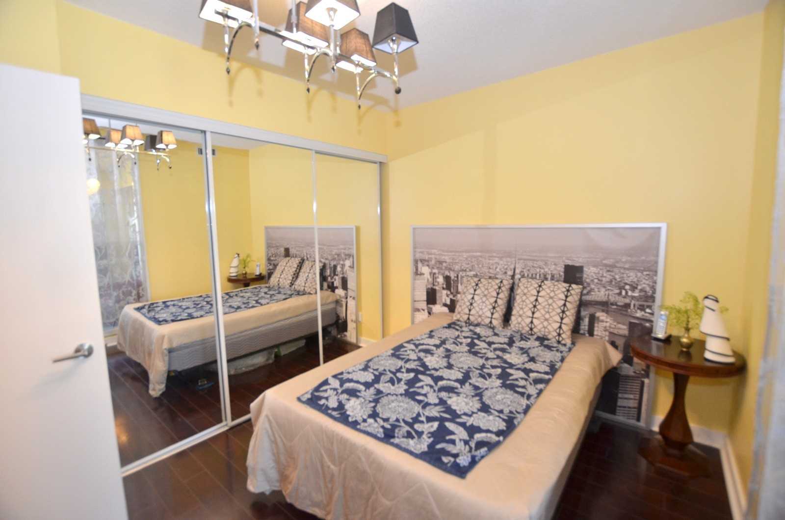 120 Dallimore Circ, #817