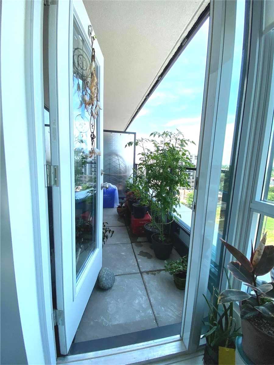 741 Sheppard Ave W, #806