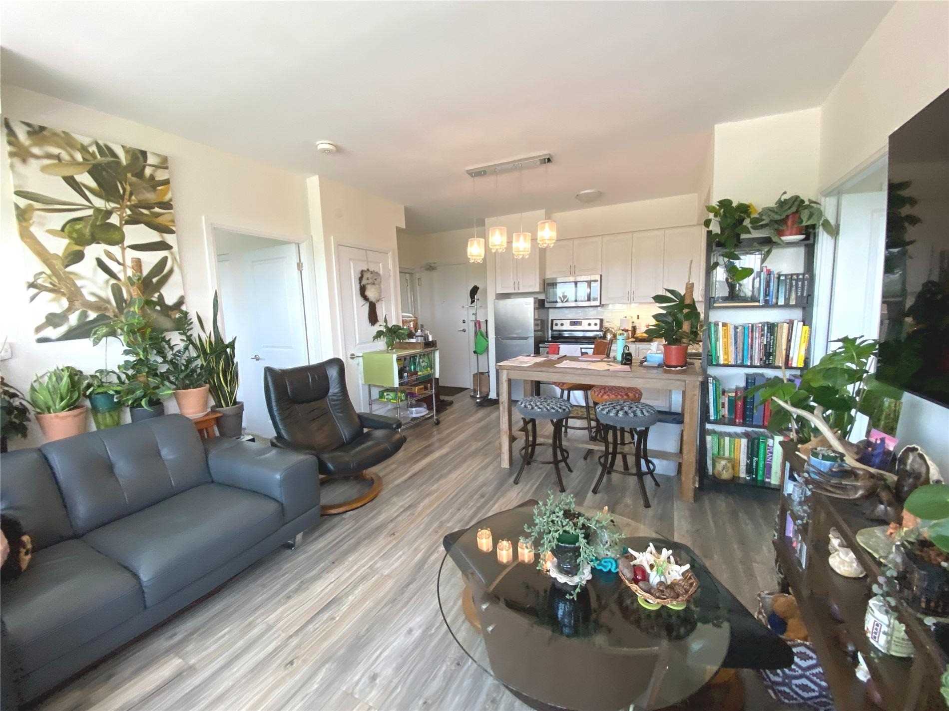 741 Sheppard Ave W, #806