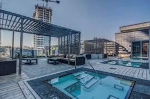 121 Mcmahon Dr, #607
