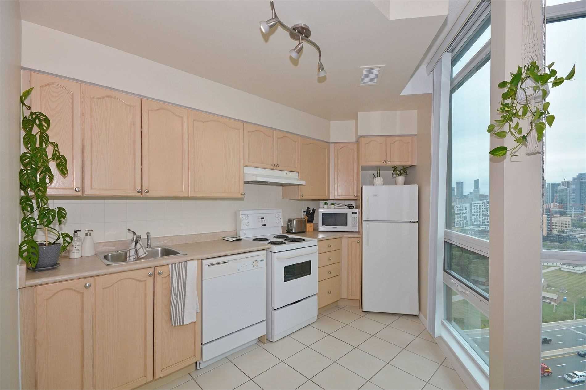 231 Fort York Blvd, #2310