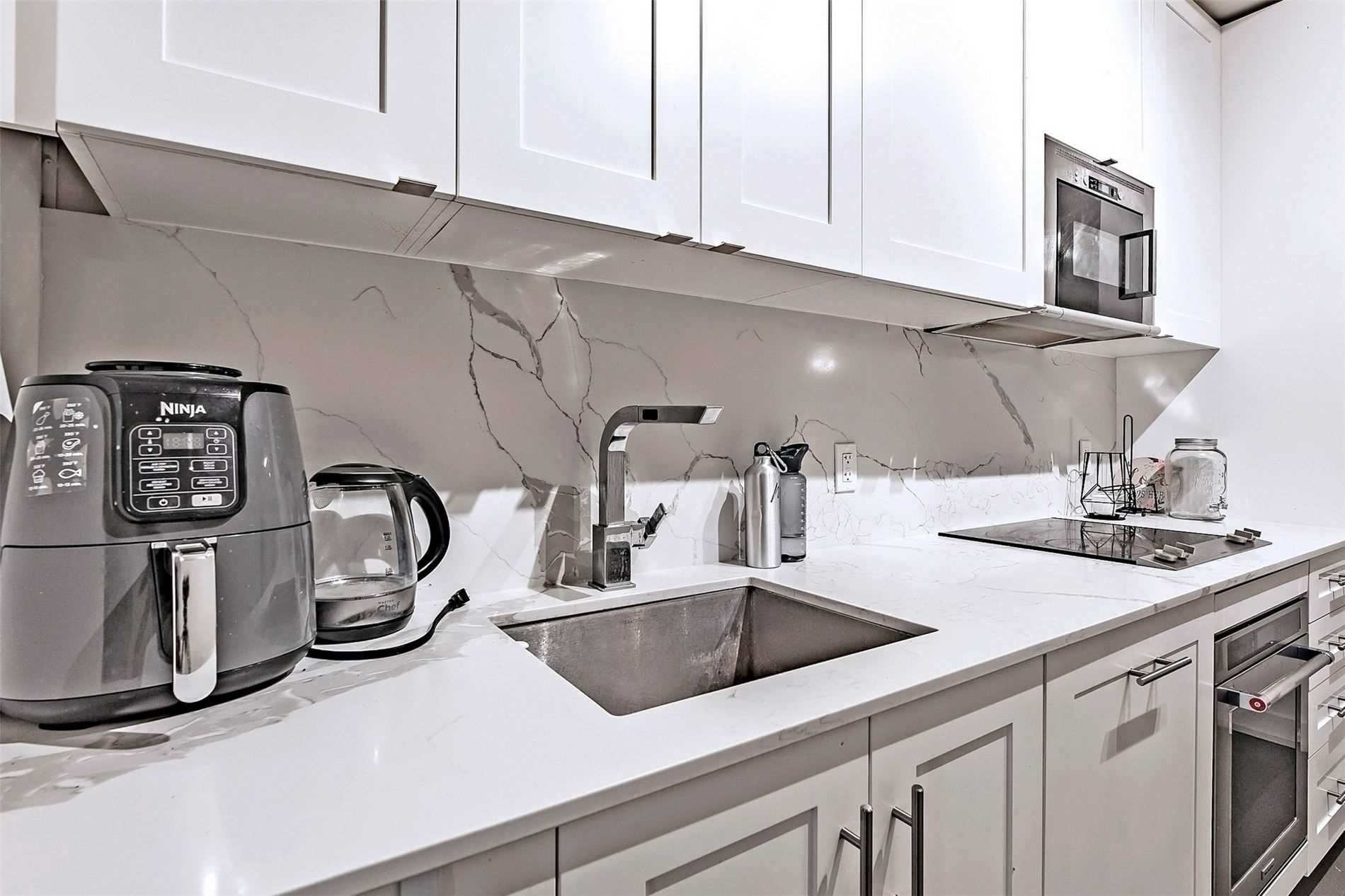 330 Richmond St W, #505