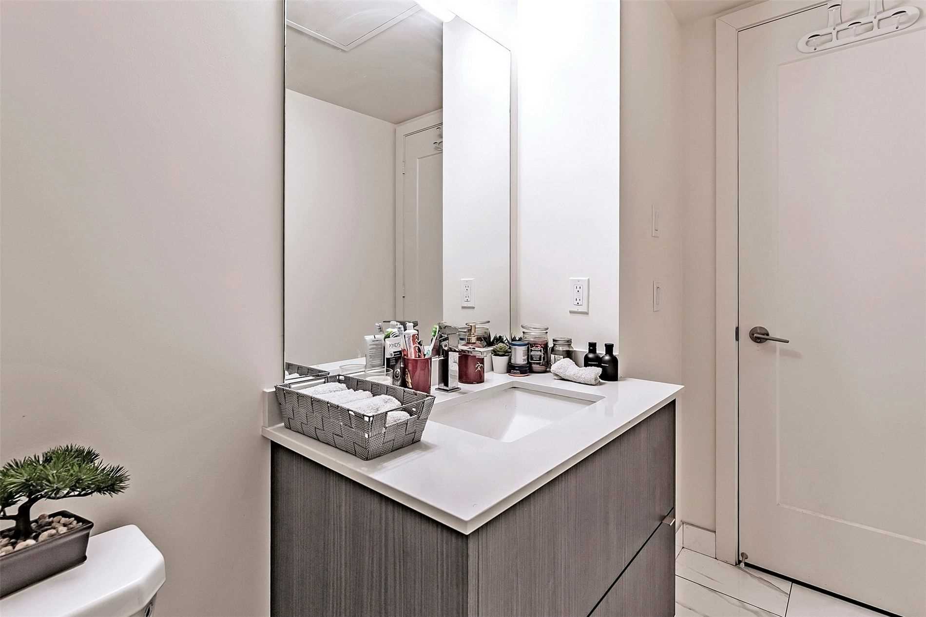 330 Richmond St W, #505