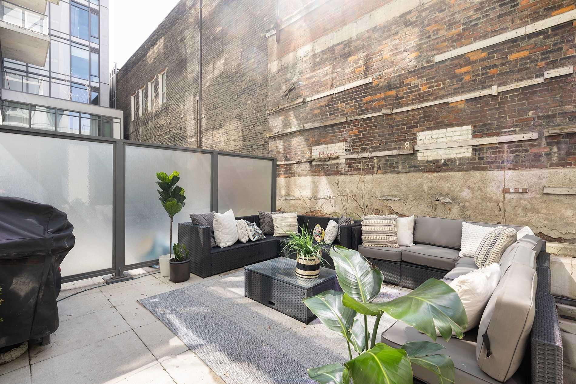 461 Adelaide St, #103