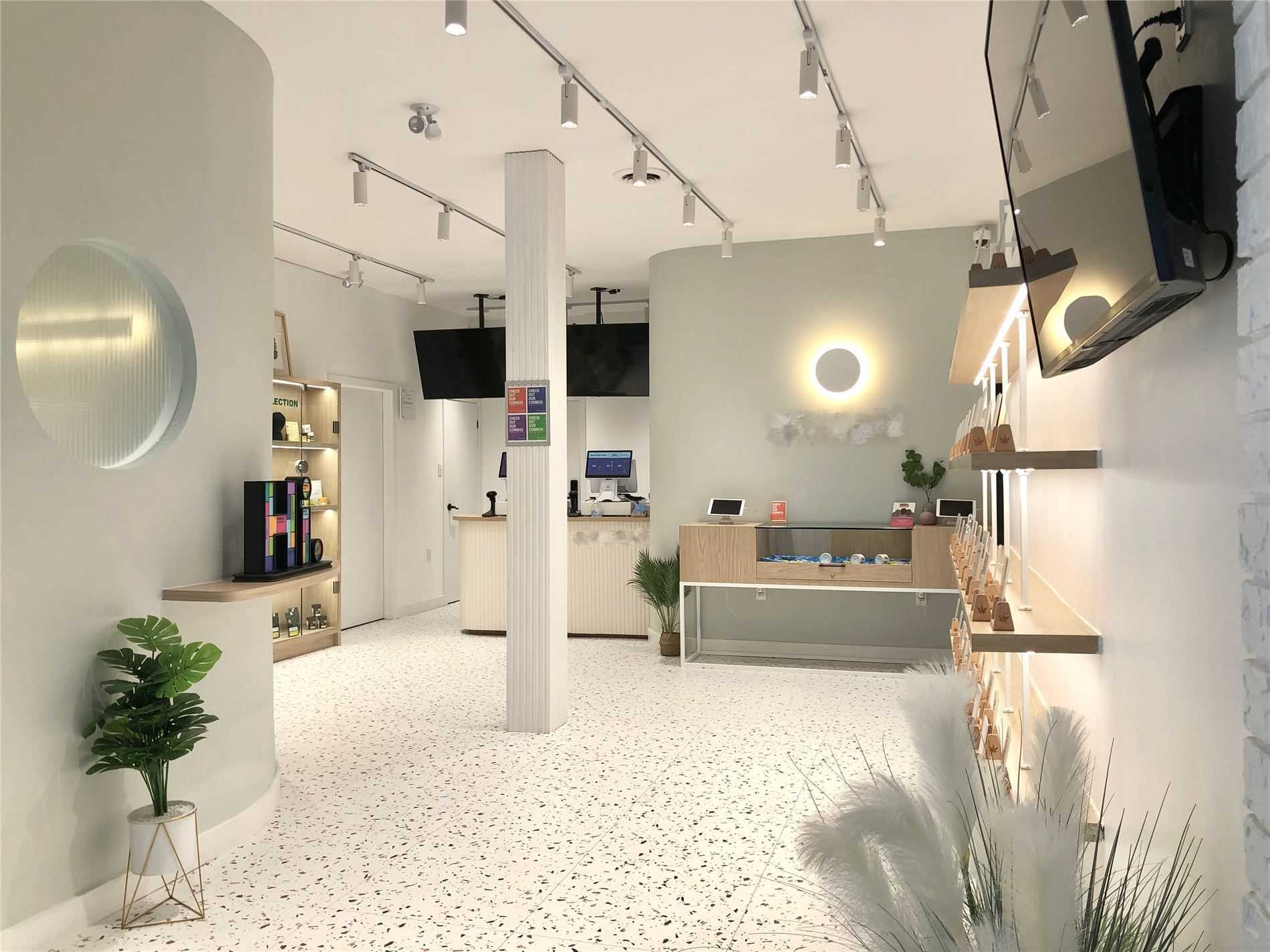 605 Bloor St W