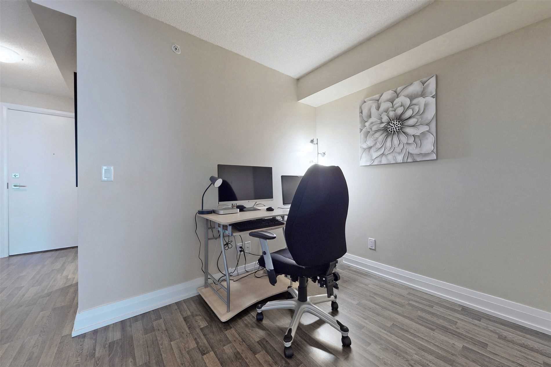 565 Wilson Ave, #207W
