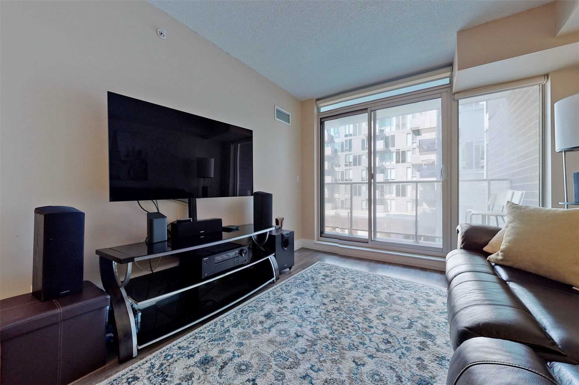 565 Wilson Ave, #207W