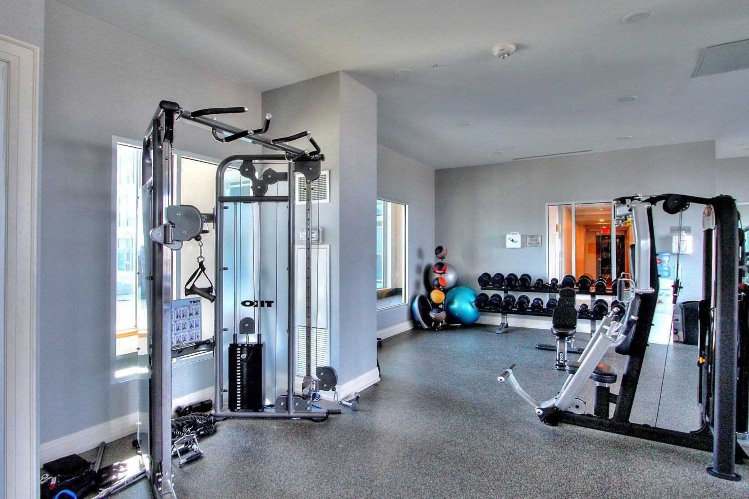 565 Wilson Ave, #207W