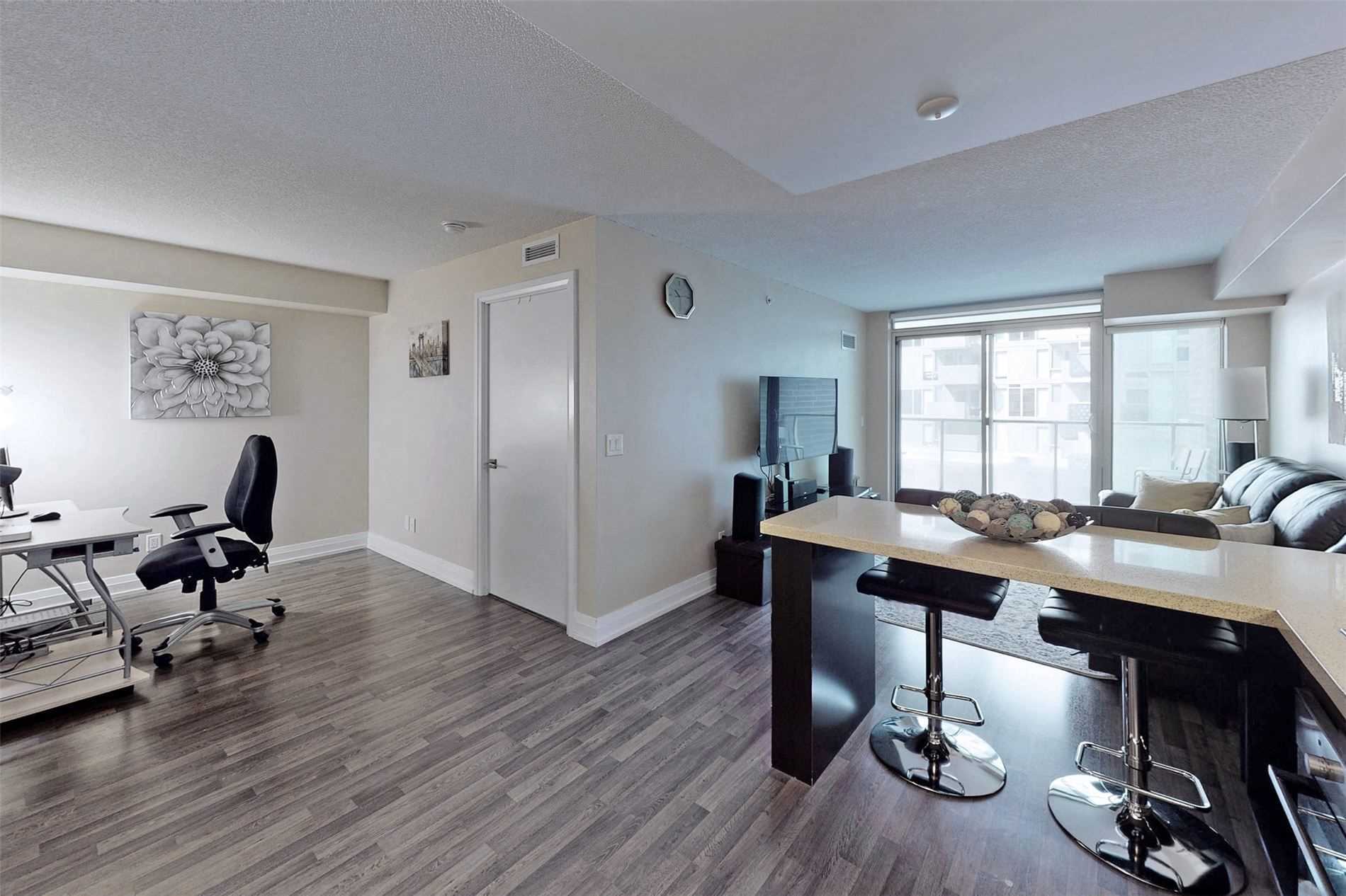 565 Wilson Ave, #207W