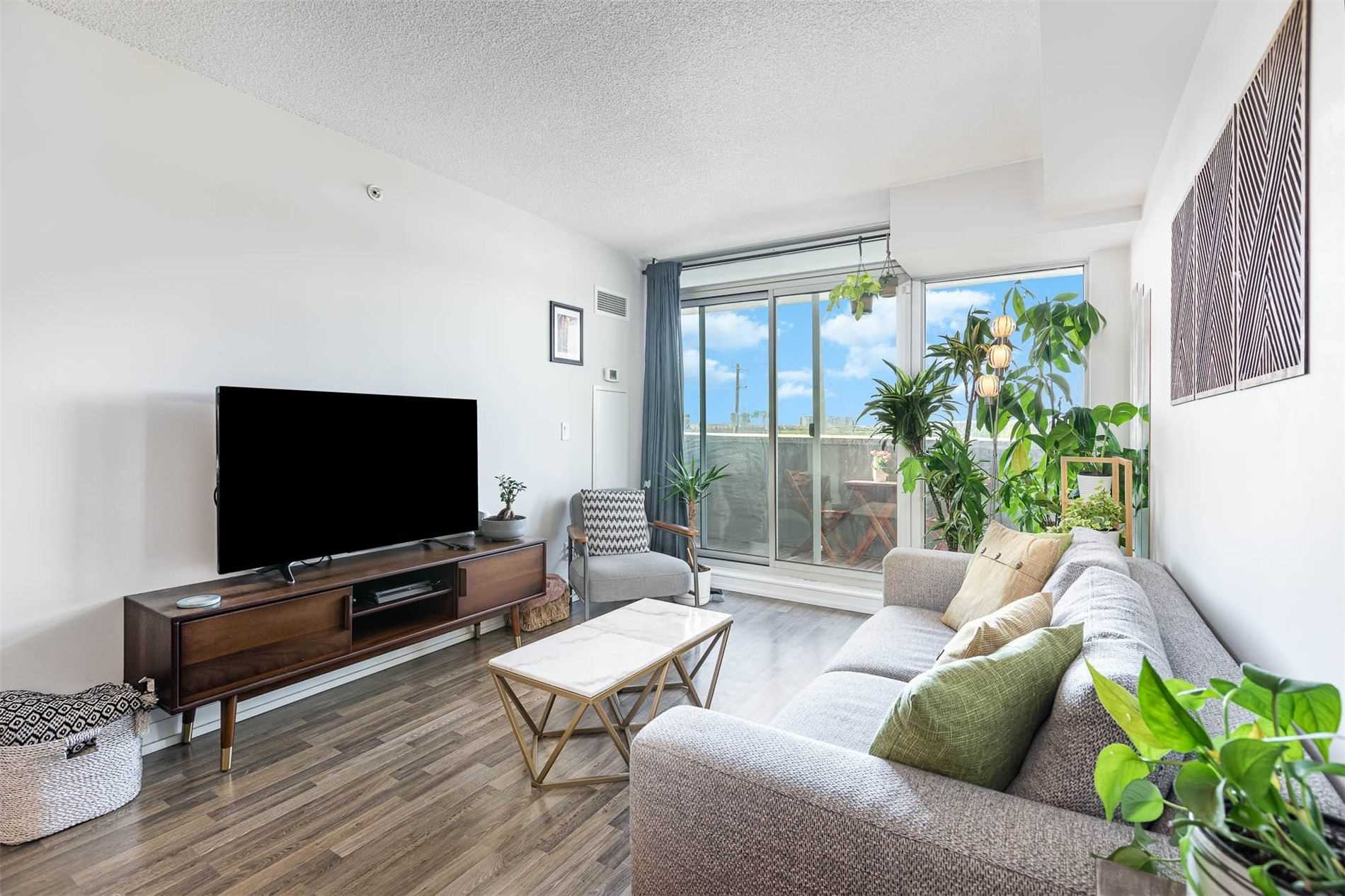 565 Wilson Ave, #W210