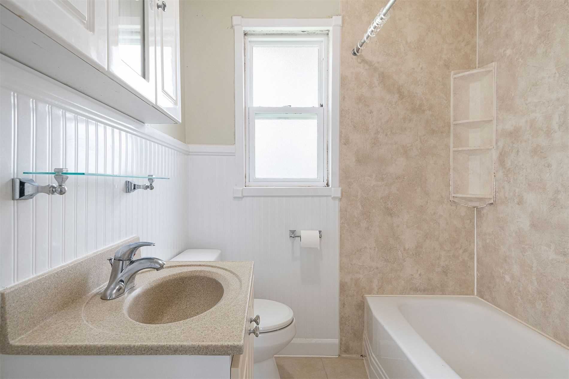 453 Hounslow Ave