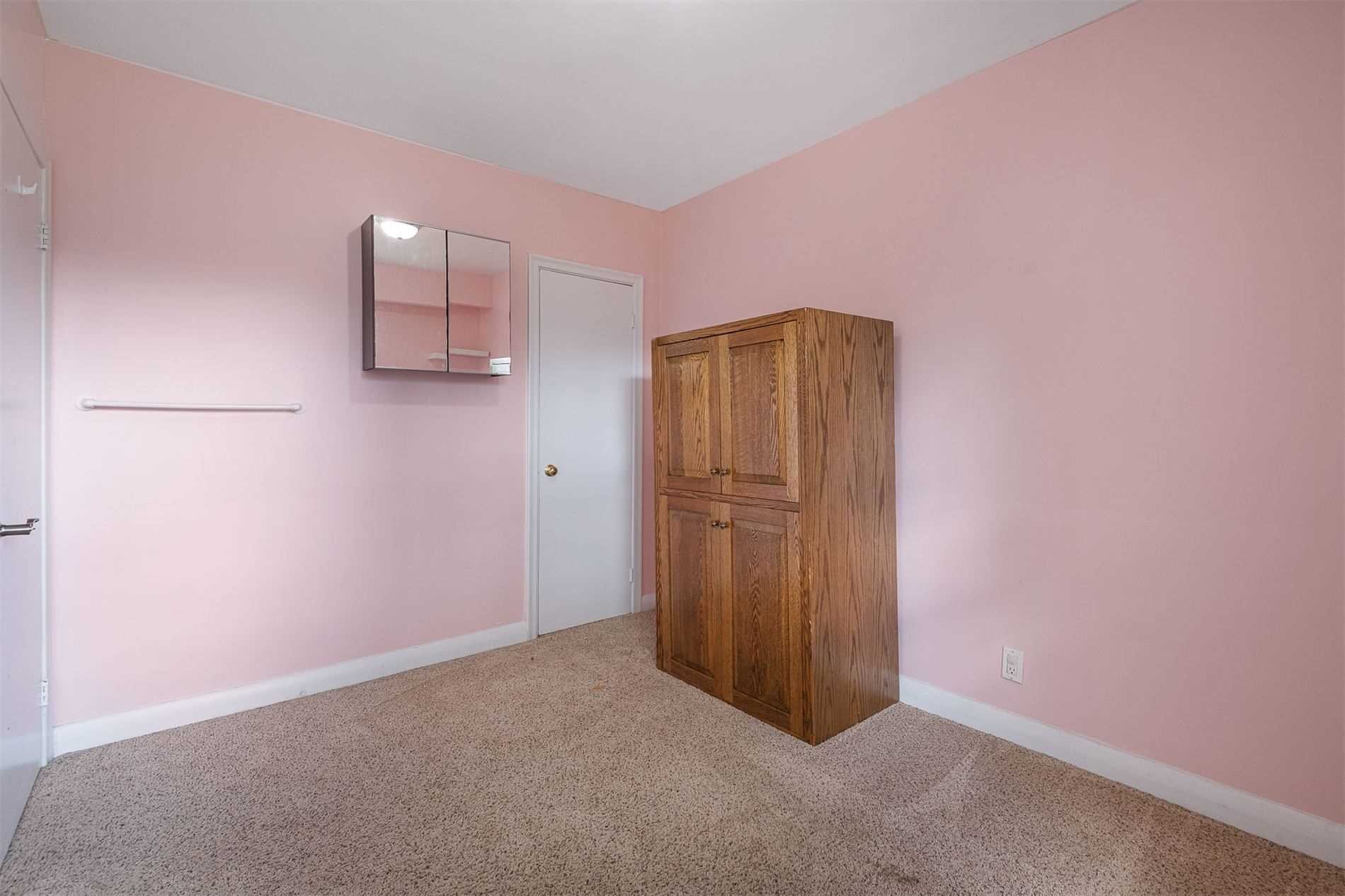 453 Hounslow Ave