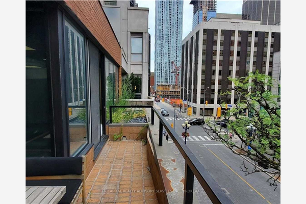 70 Yorkville Ave, Toronto