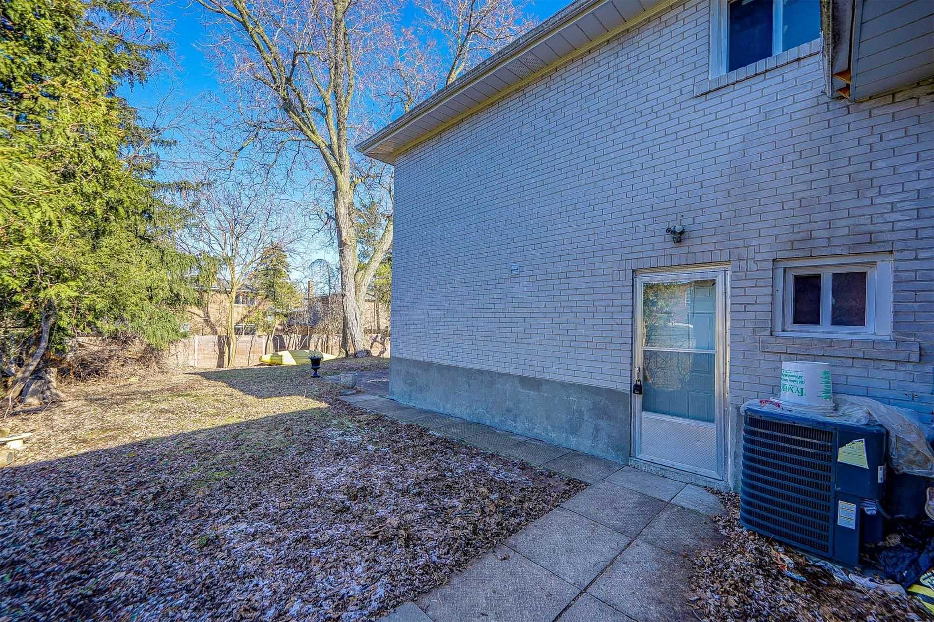 1041 Lillian St