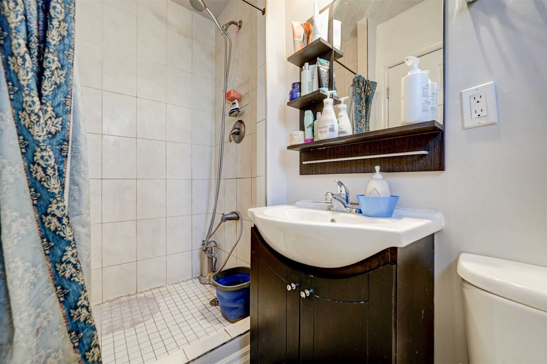 1041 Lillian St