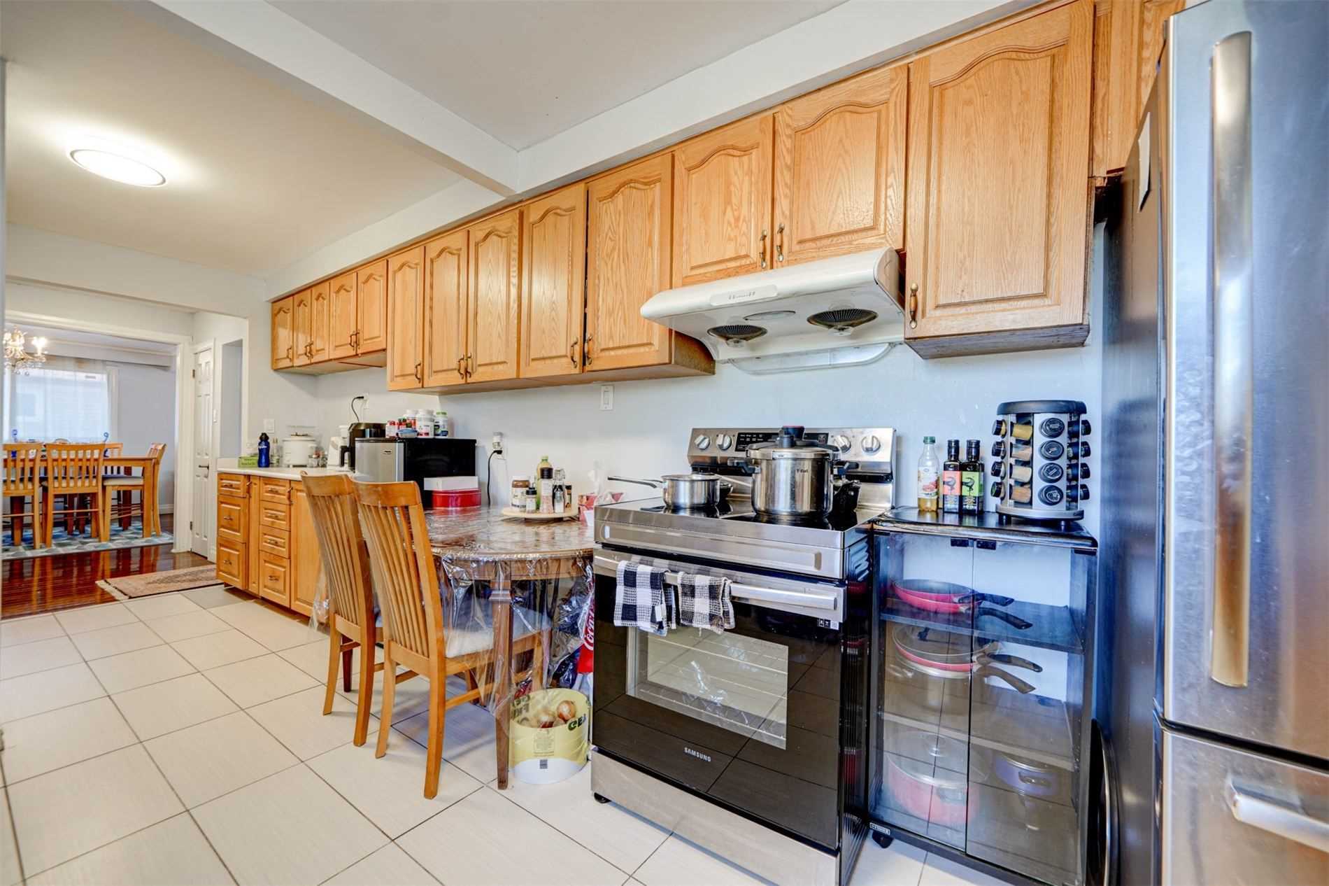 1041 Lillian St