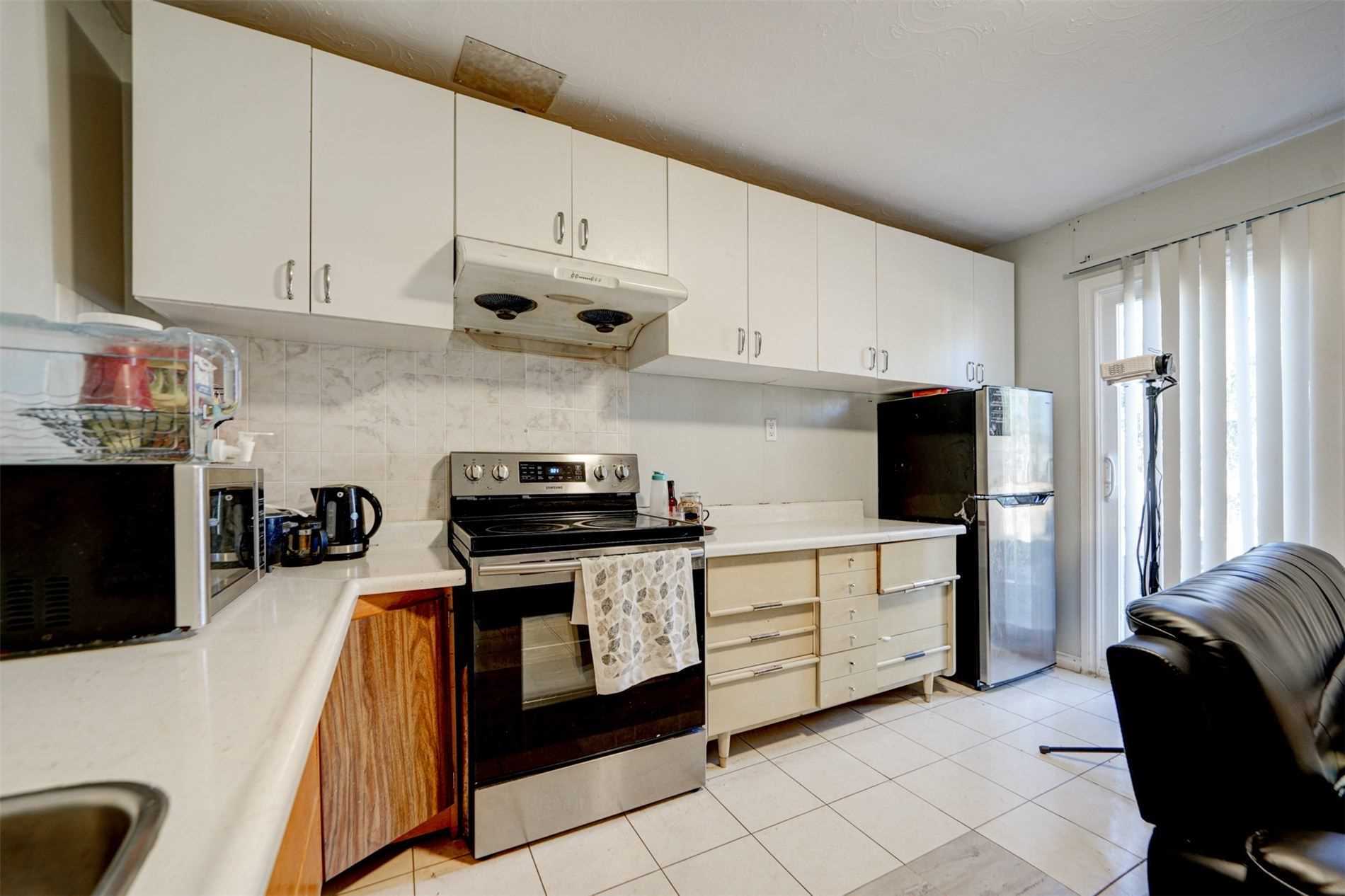 1041 Lillian St