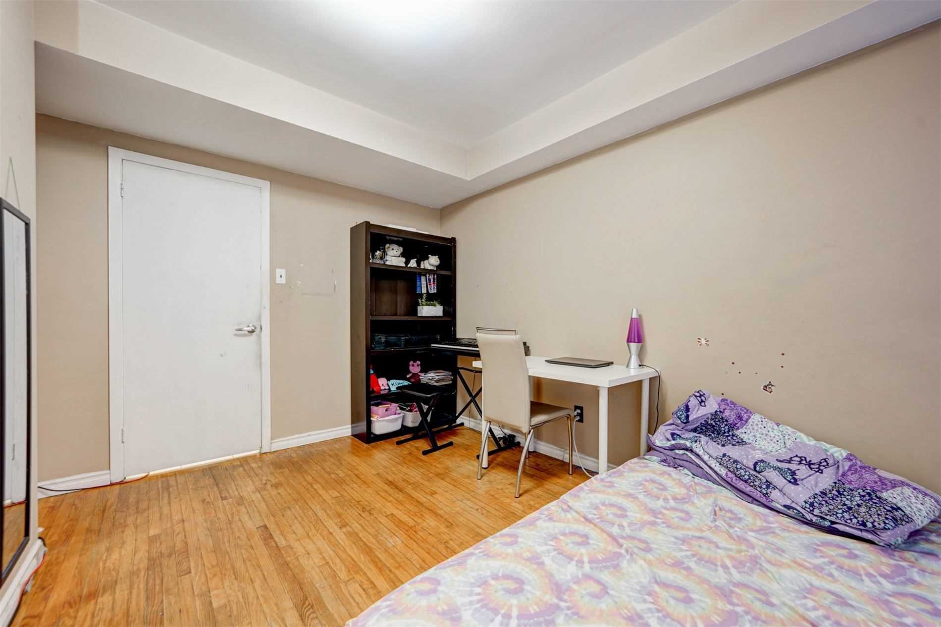 1041 Lillian St