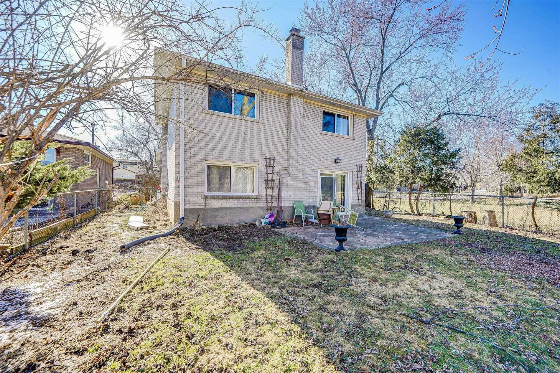 1041 Lillian St